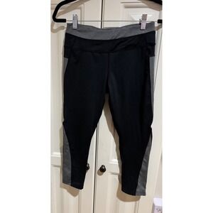 Layer 8‎ Black And Gray Capri Leggings Athletic Activewear Pants Size Small